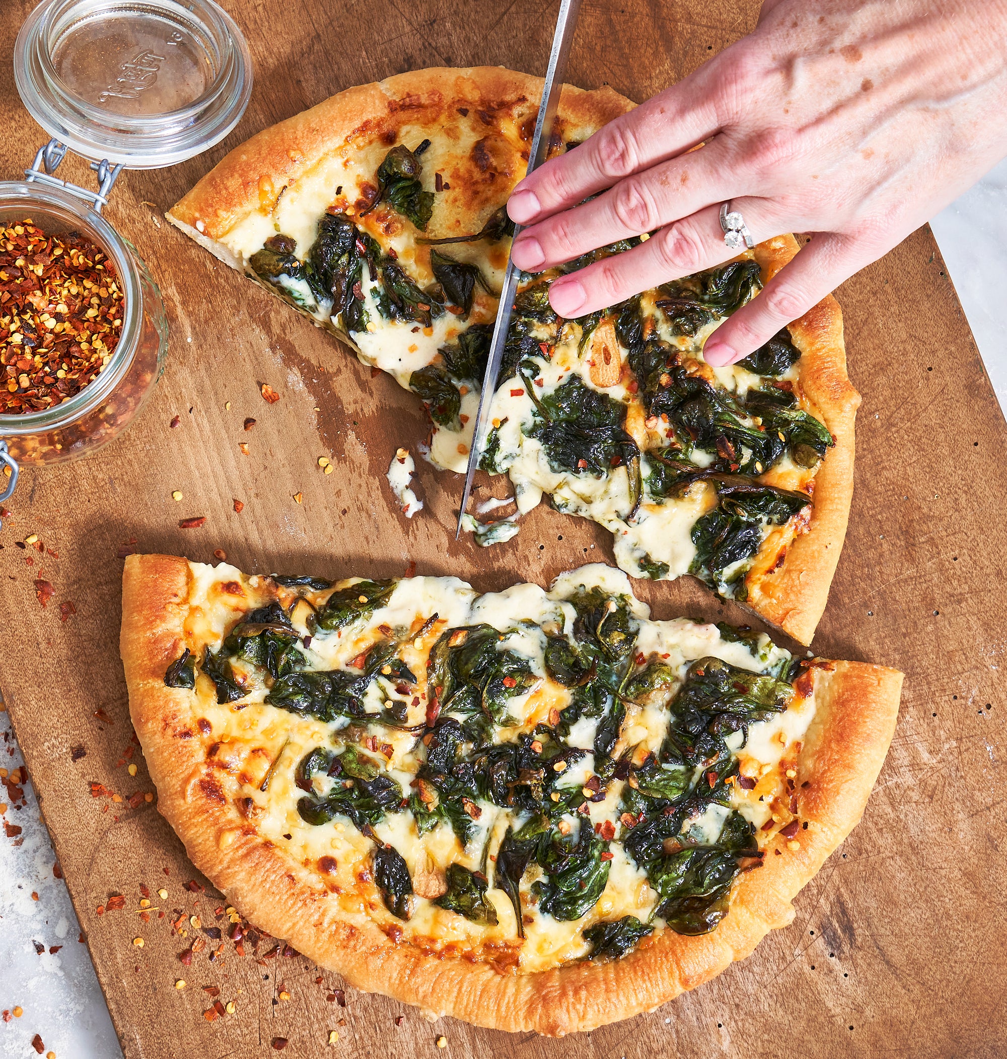 Roasted Garlic & Spinach Skillet Pizza