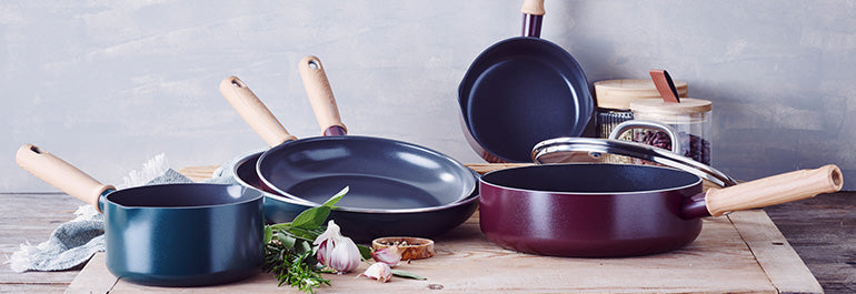 GreenPan Hudson Healthy Ceramic Nonstick, 4 Piece Cookware Pots and Pans  Set, Vintage Wood Inspired Handle, PFAS-Free, Dishwasher Safe, Black