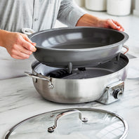 Oval electric skillet with removable pot