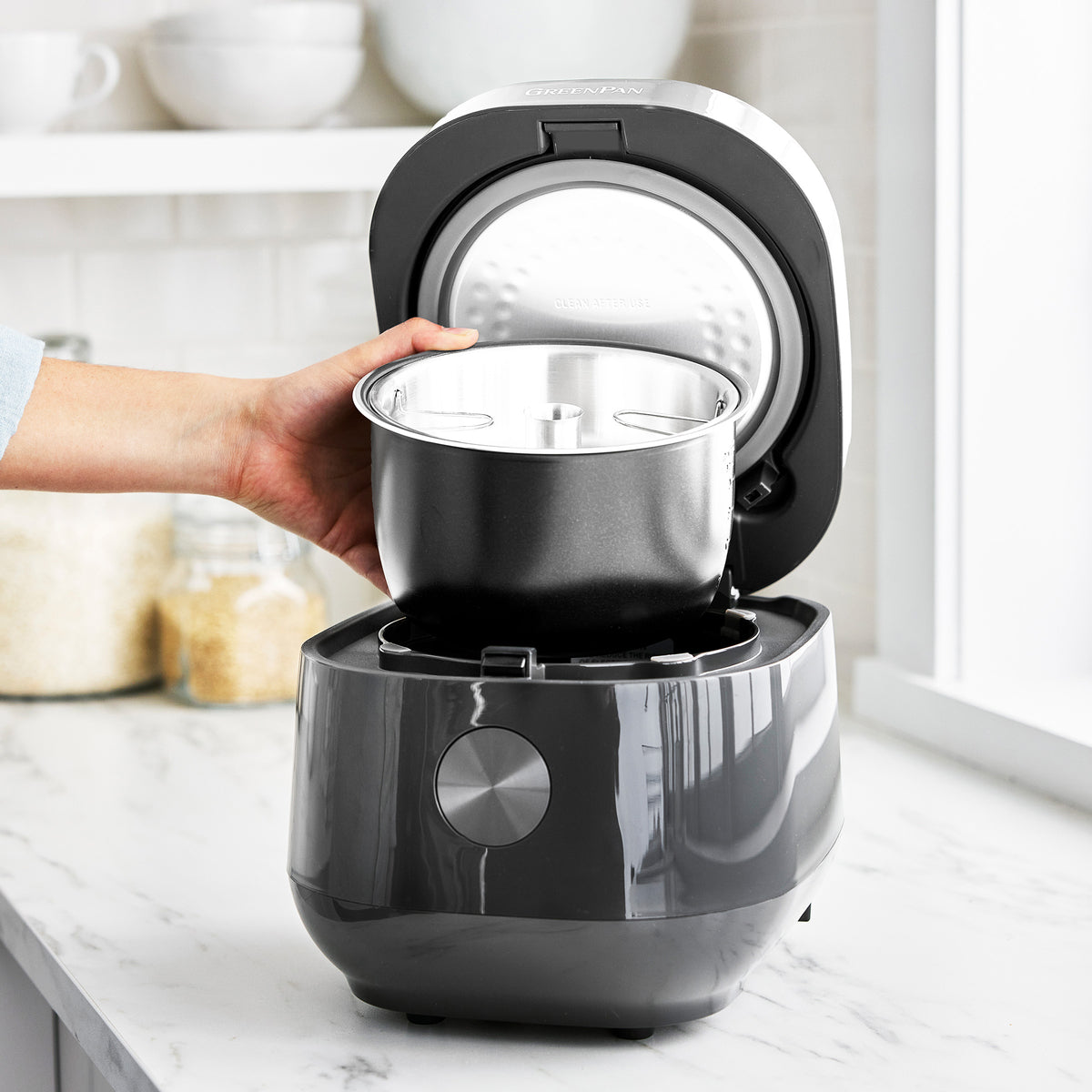 Rice cooker with removable bowl