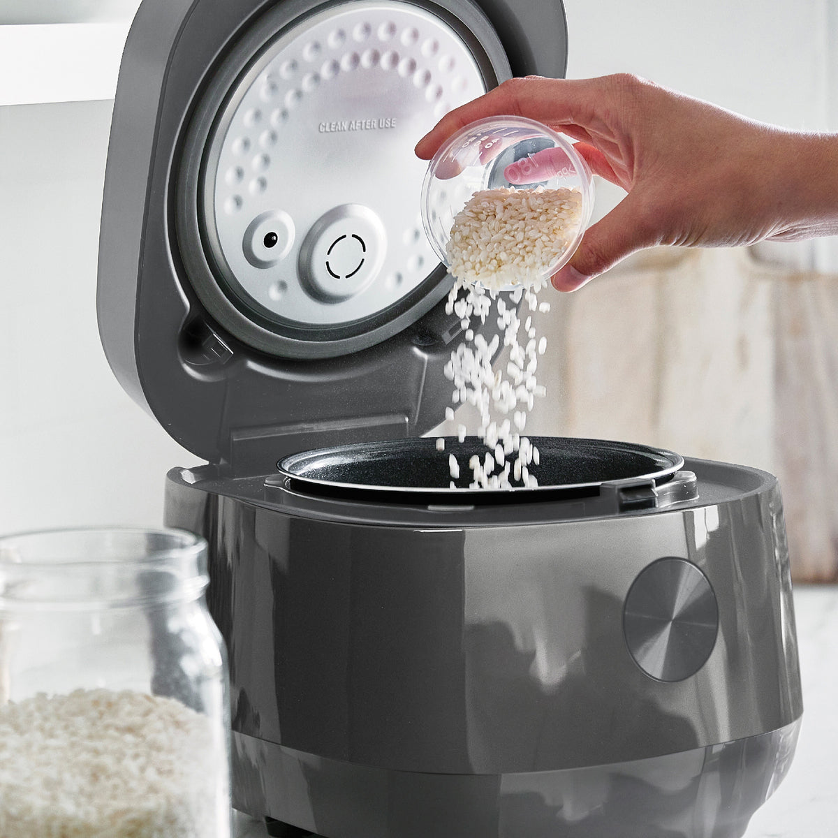 Rice cooker with measuring cup