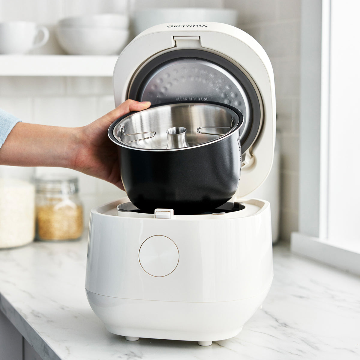 Rice cooker with removable bowl