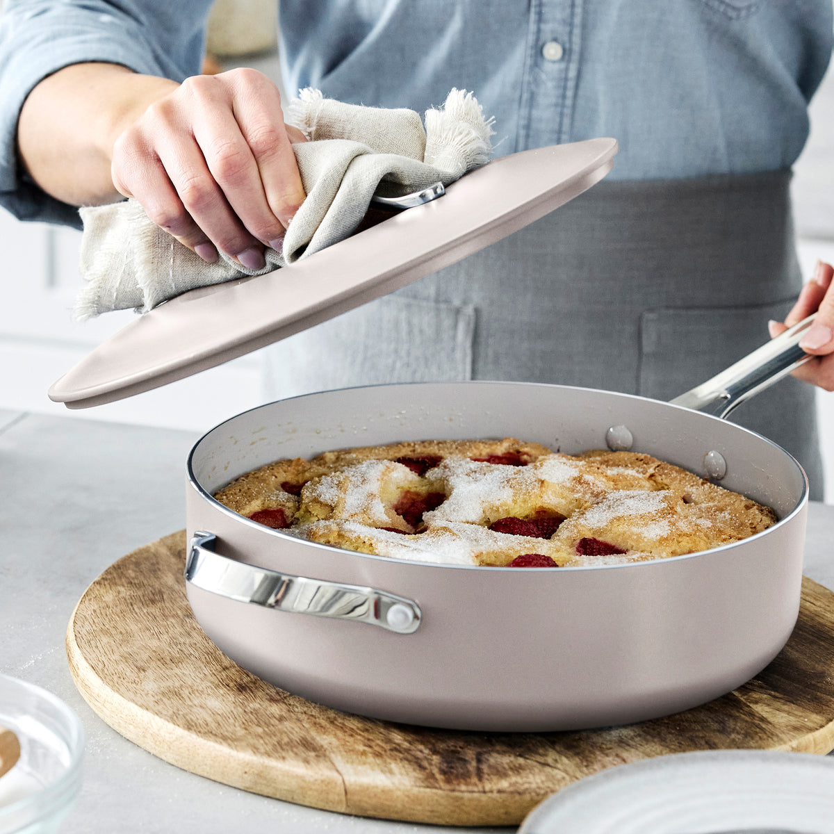 Forged aluminum lids on Nova cookware