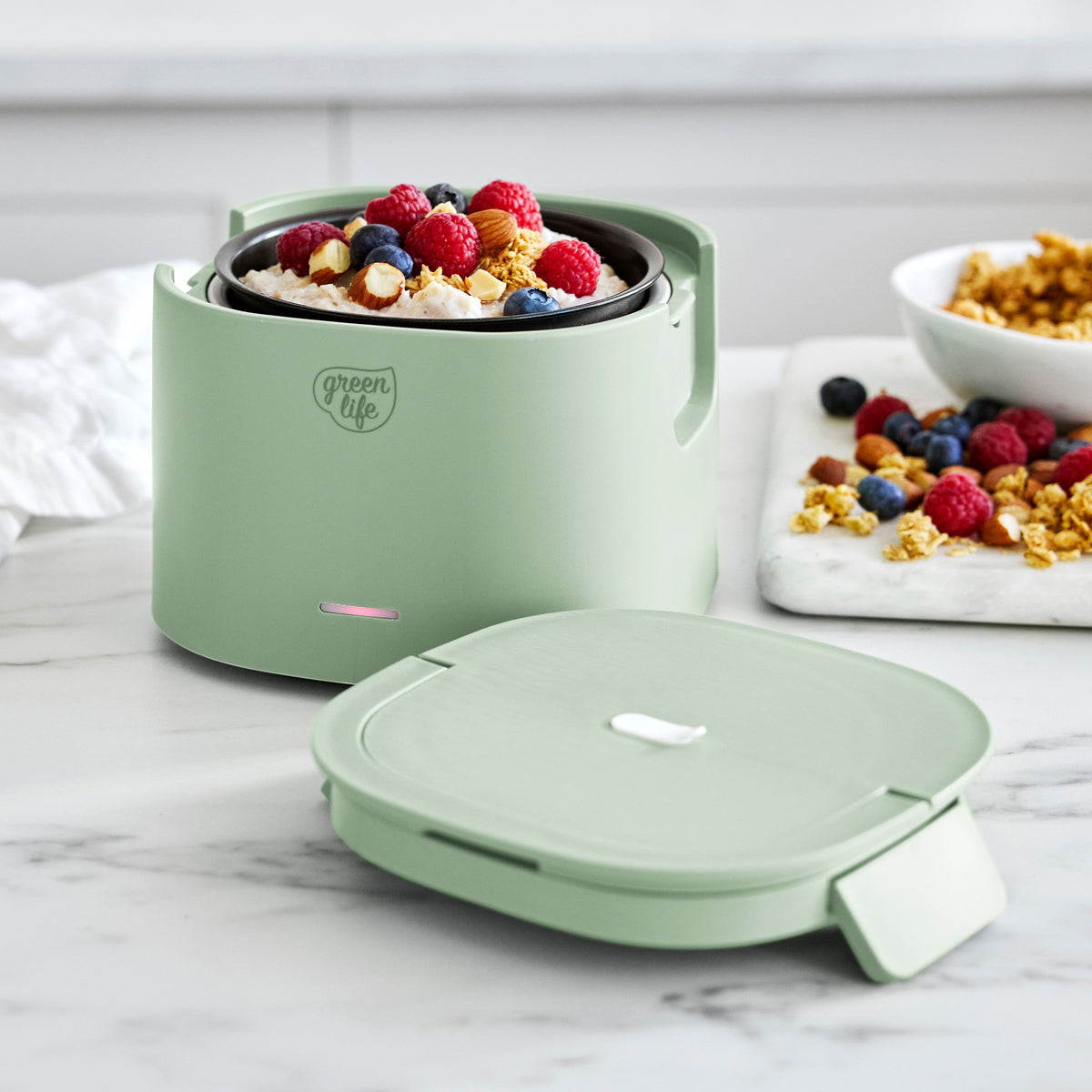 Electric lunch box in the color sage green