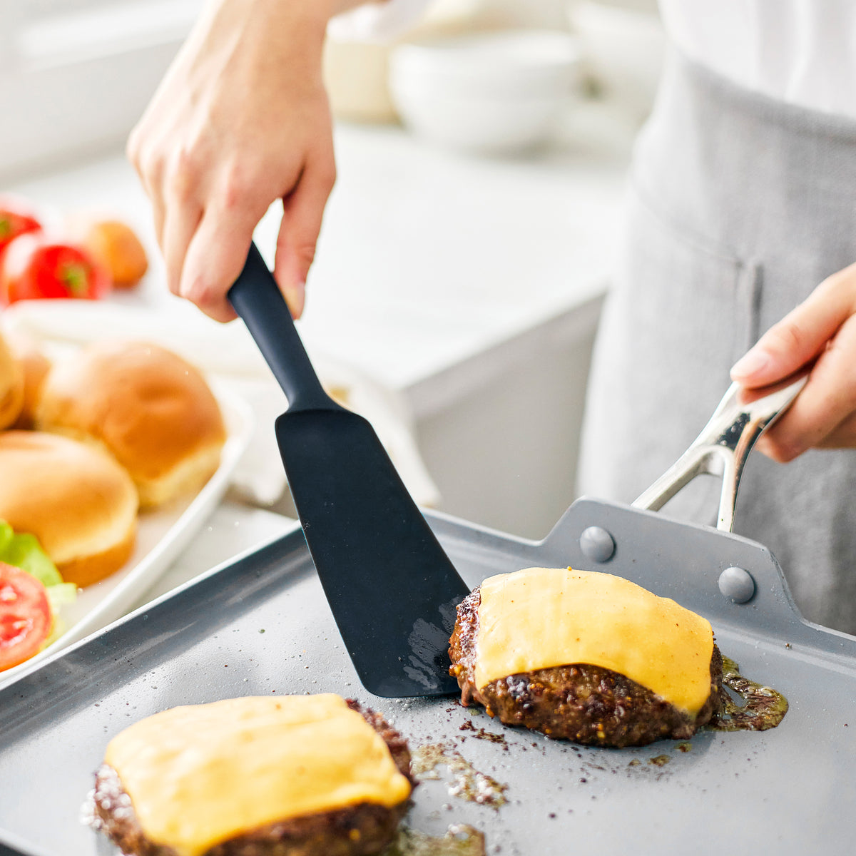 Heat-resistant silicone burger turner