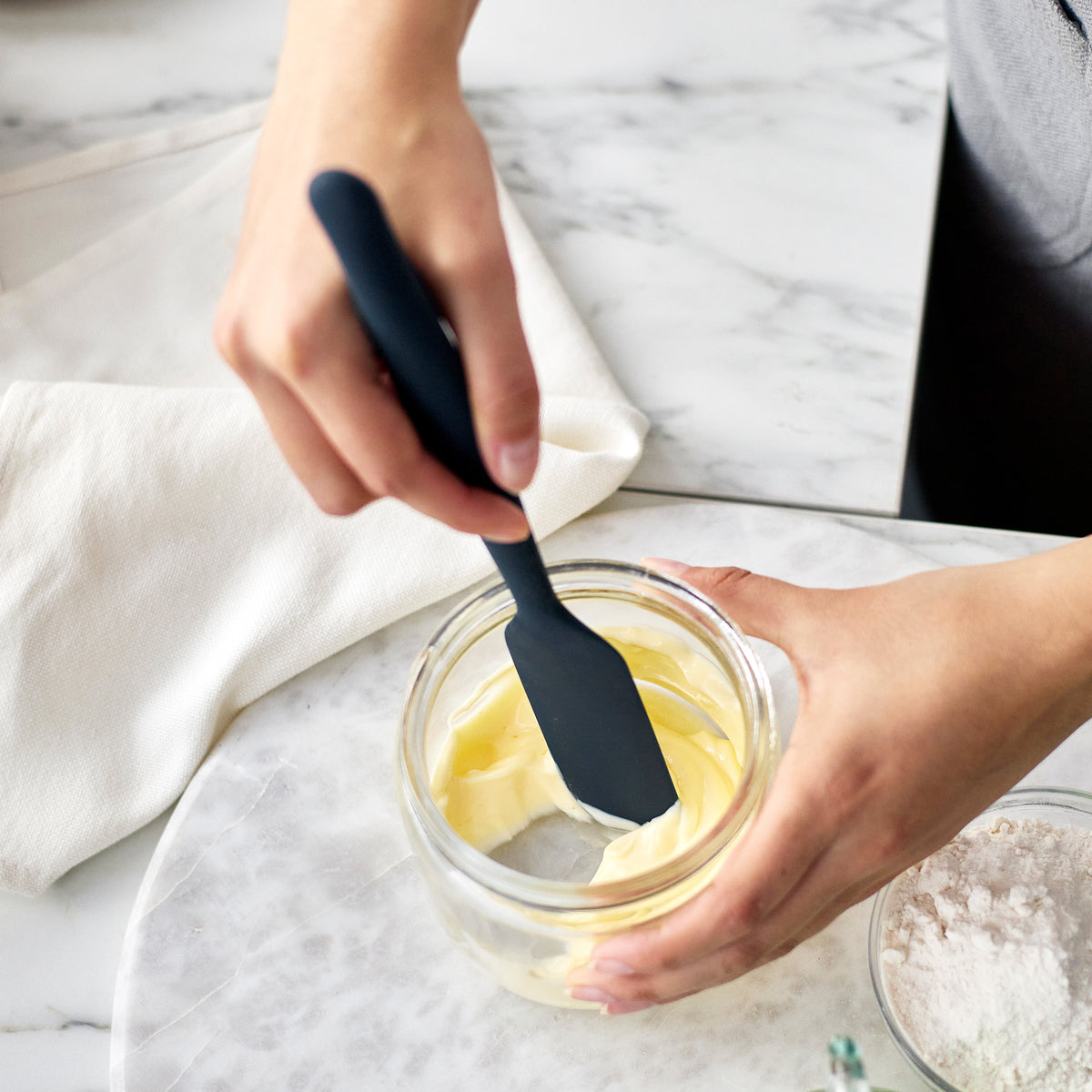 Silicone small jar scraper with a sturdy steel core