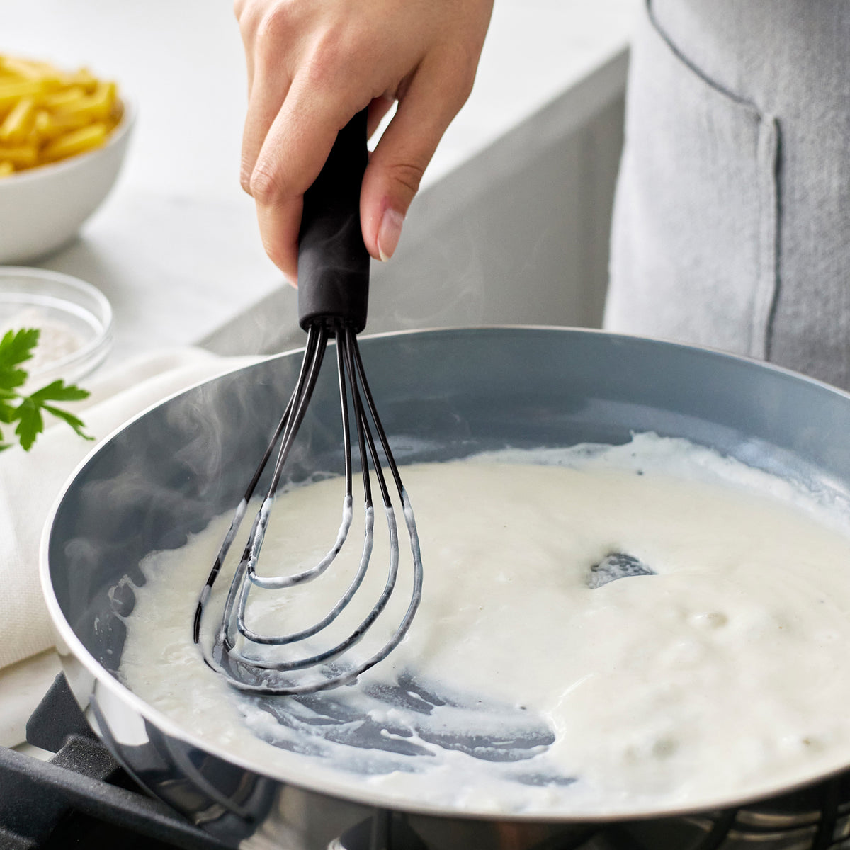 Heat-resistant silicone flat whisk