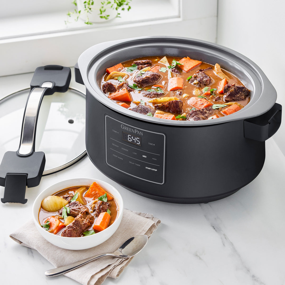 Slow cooker with 7 programmable modes