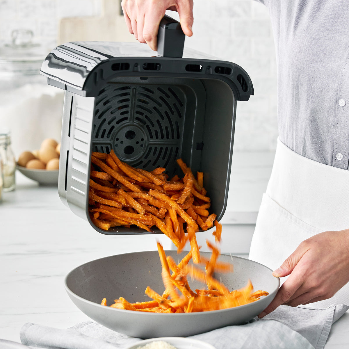 Air fryer with extra large capacity