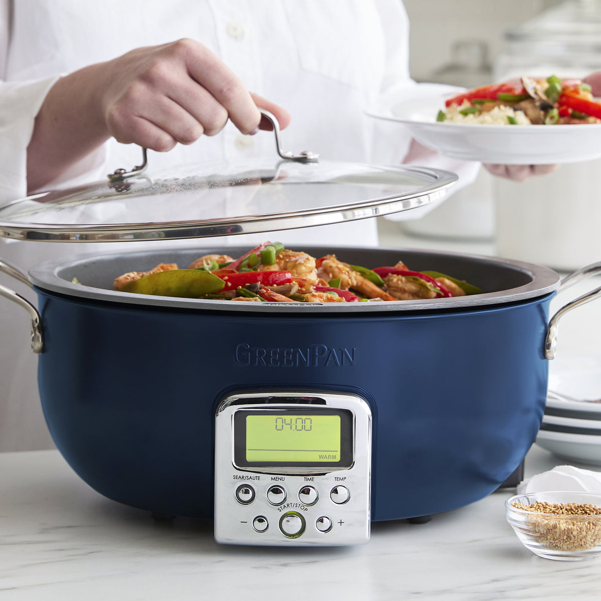 Essential smart skillet with a glass lid