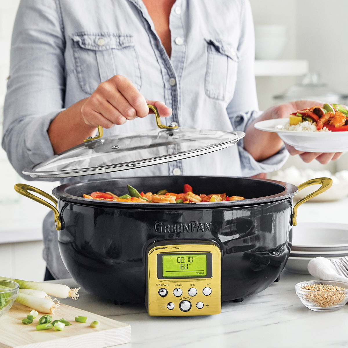 Essential smart skillet with a glass lid