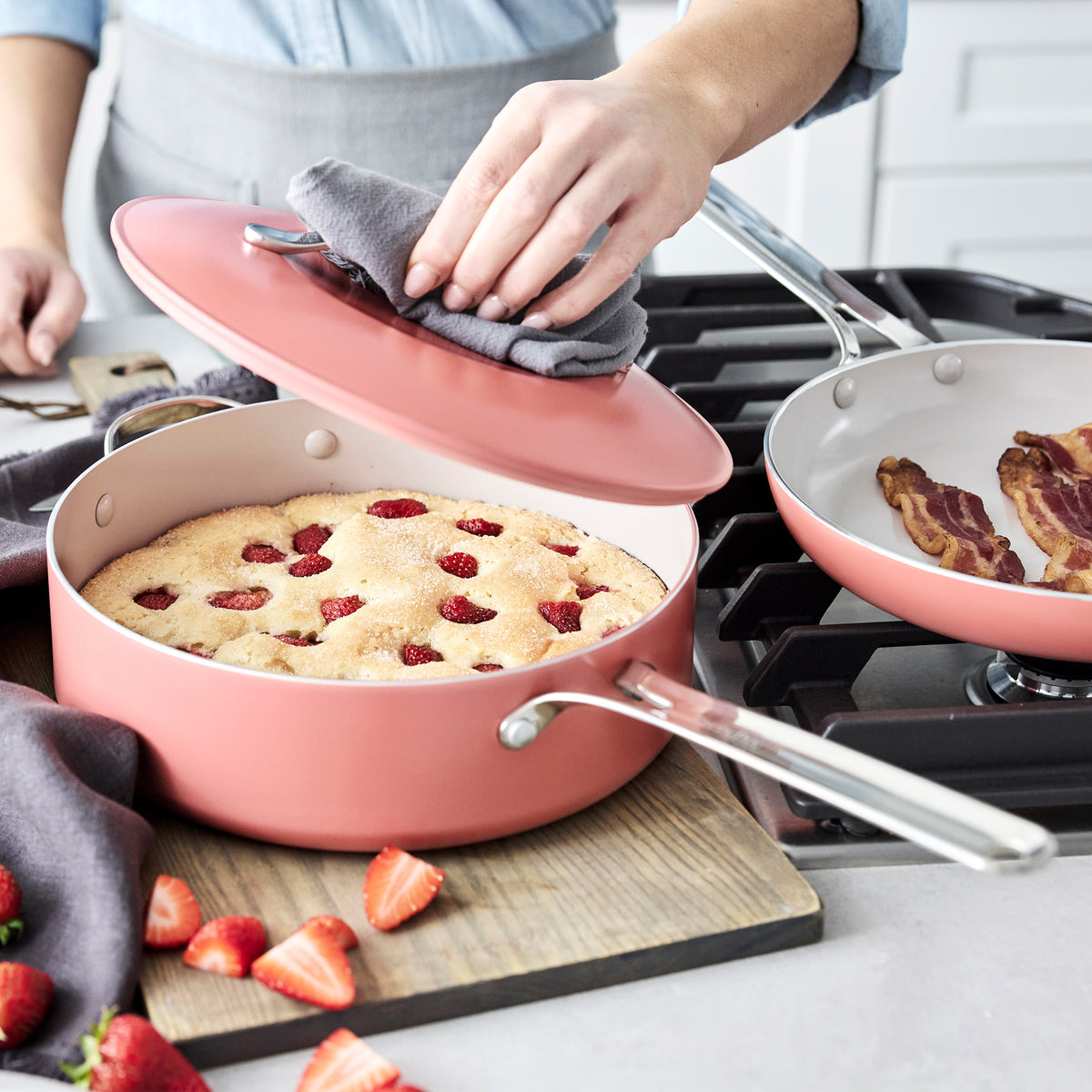 Forged aluminum lids on Nova cookware