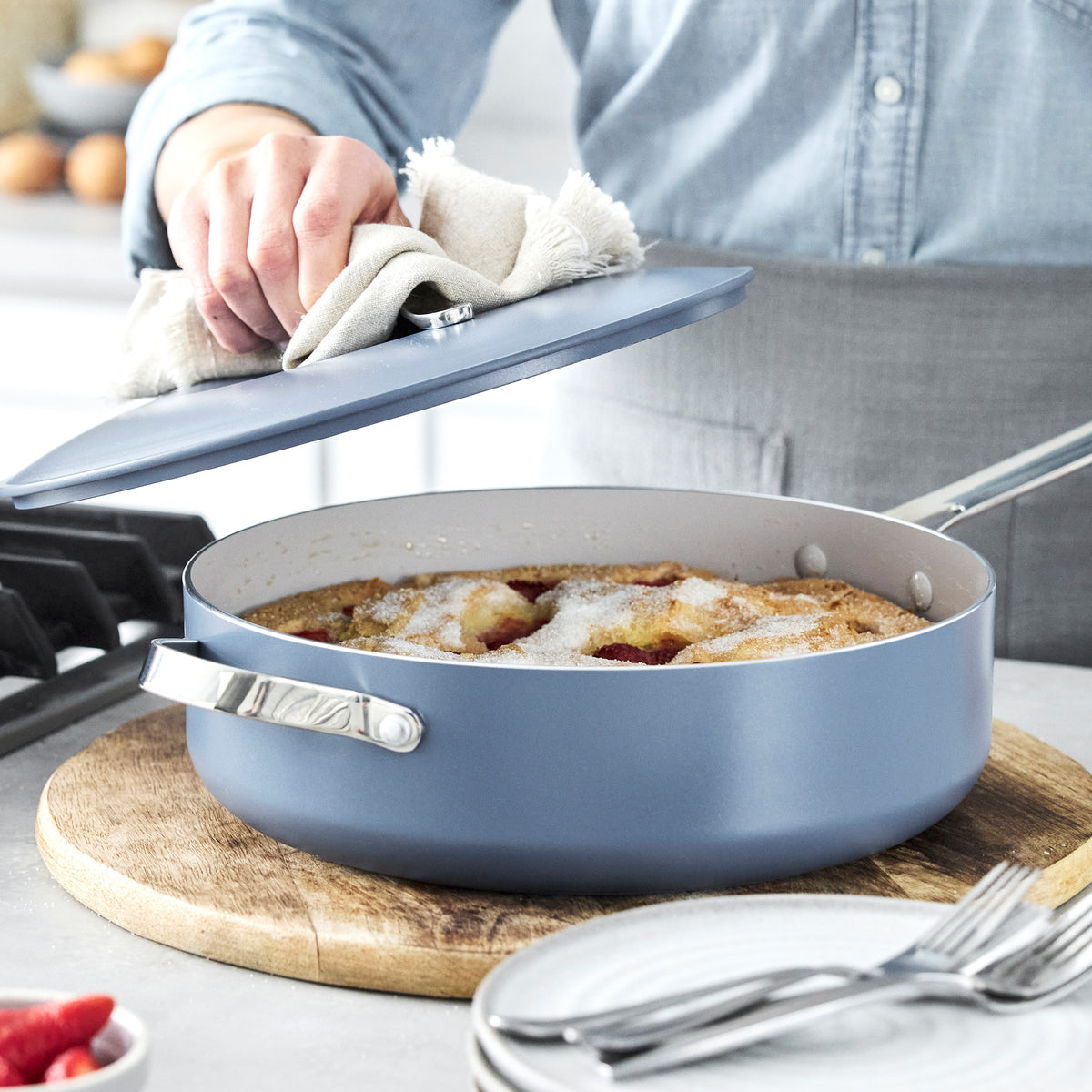 Forged aluminum lids on Nova cookware