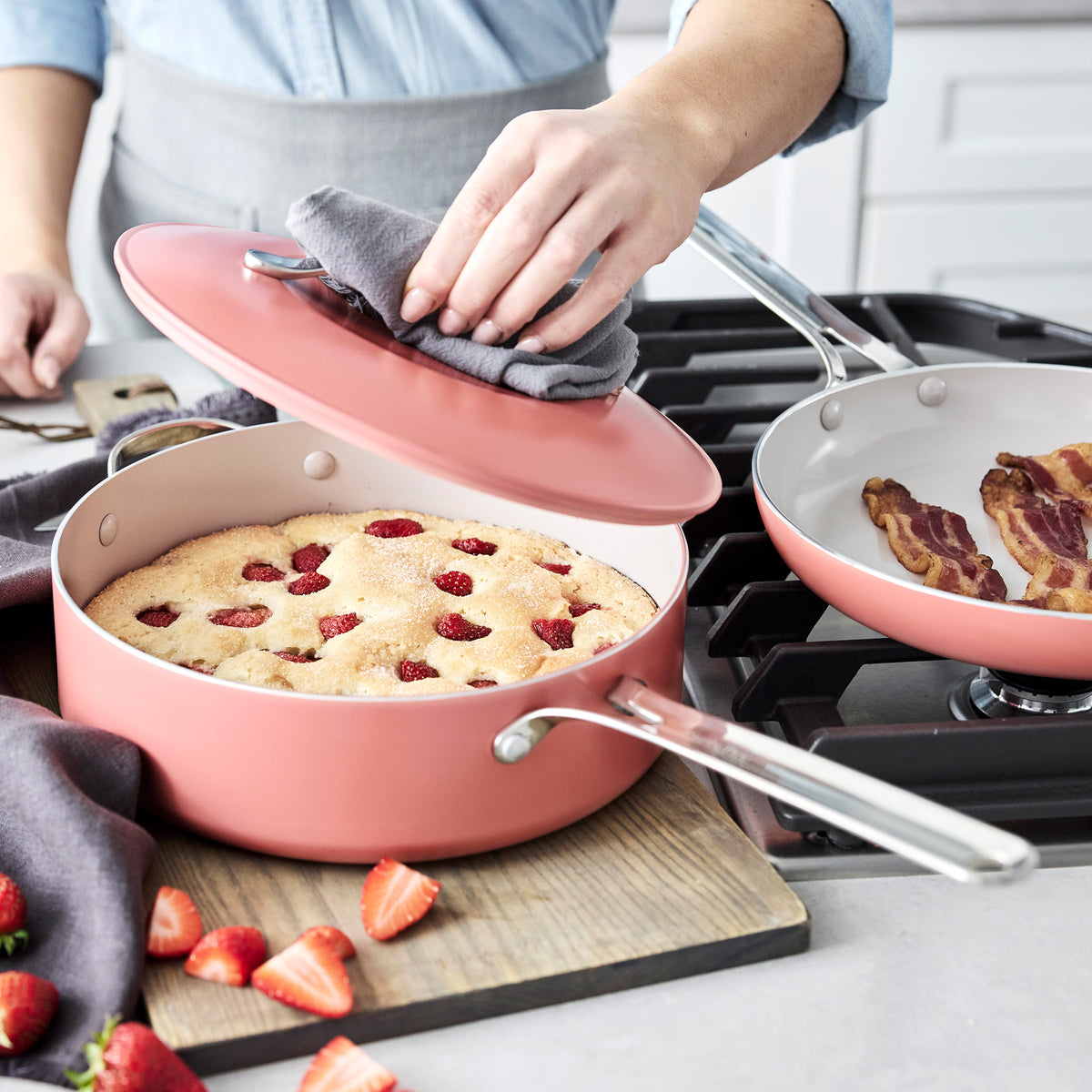 Forged aluminum lids on Nova cookware