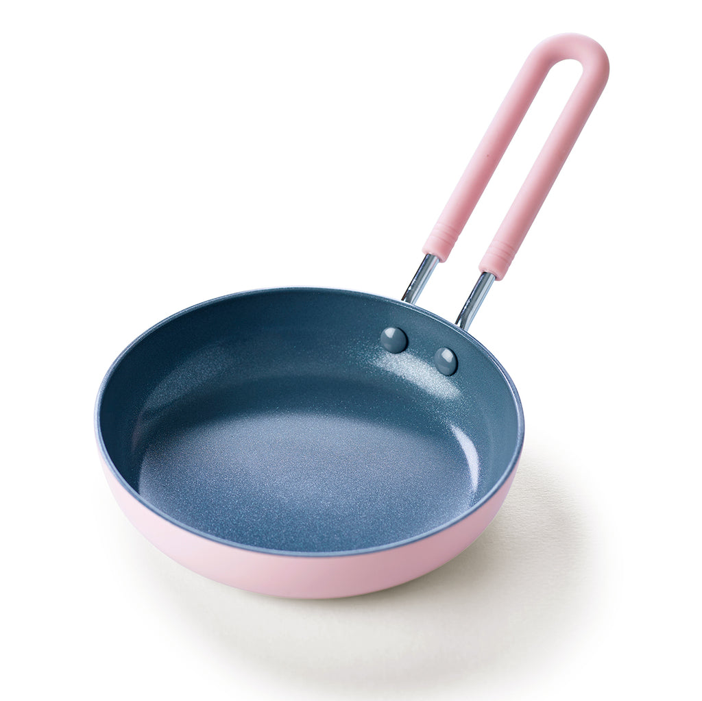 Caannasweis Nonstick Ceramic Pan, Nonstick Egg Pan/Omelette Fry Pan with  Bakelite Handle, Best Ceramic Frying Pan Mini Frying Pan (7.8 inches, Light  Pink)