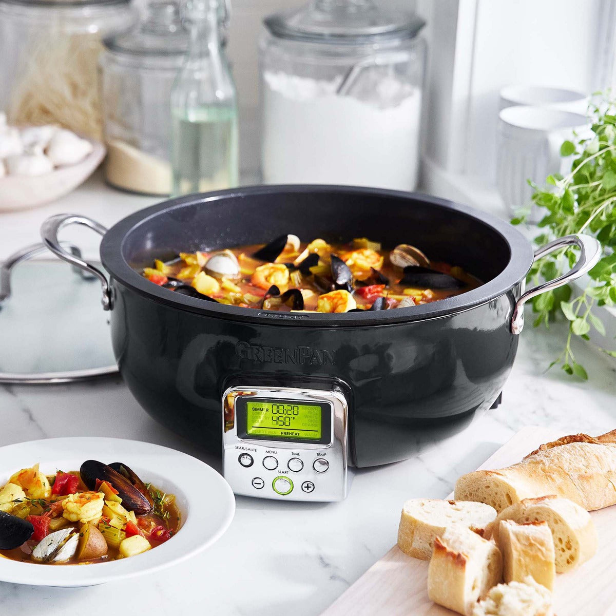 Essential smart skillet with removable pot