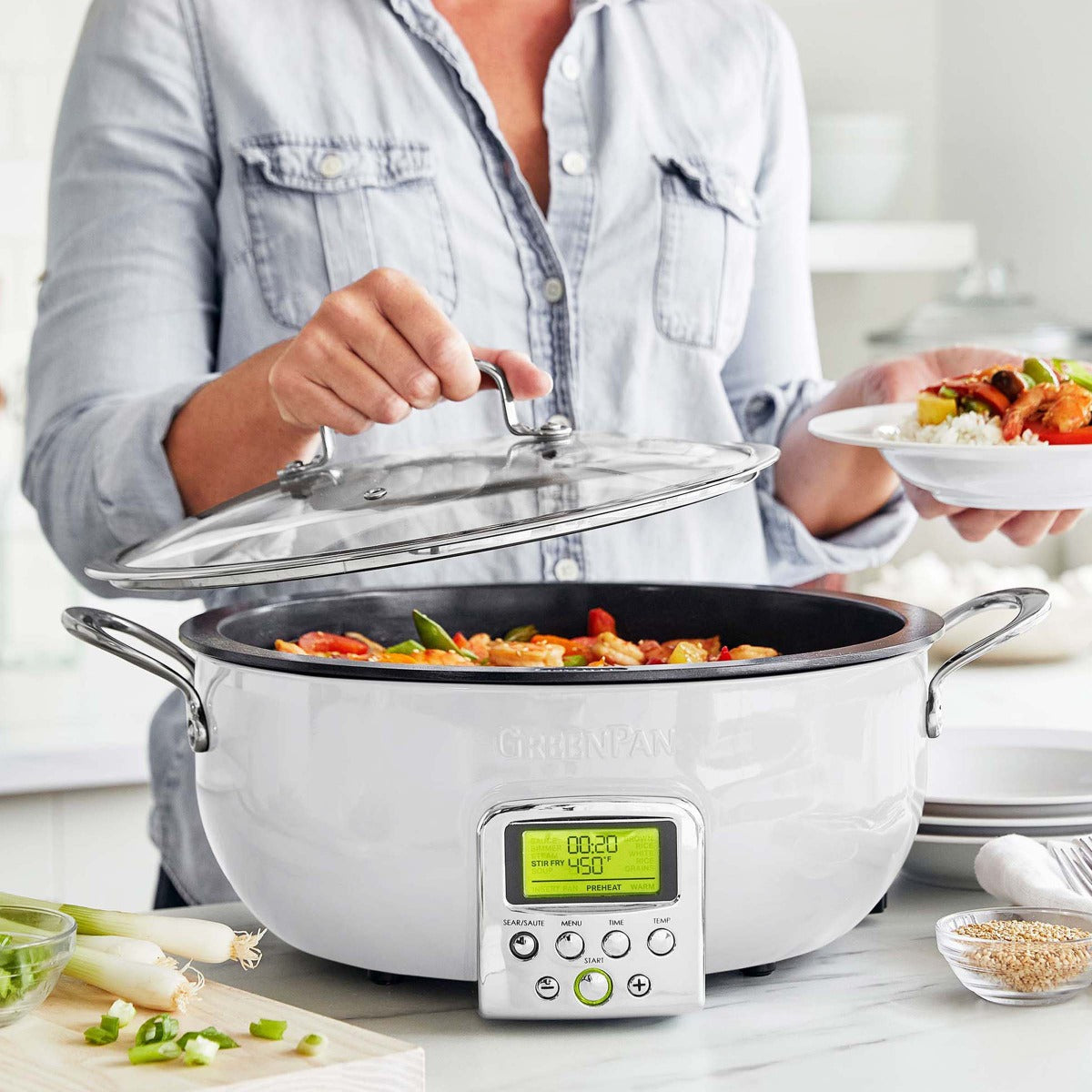 Essential smart skillet with a glass lid