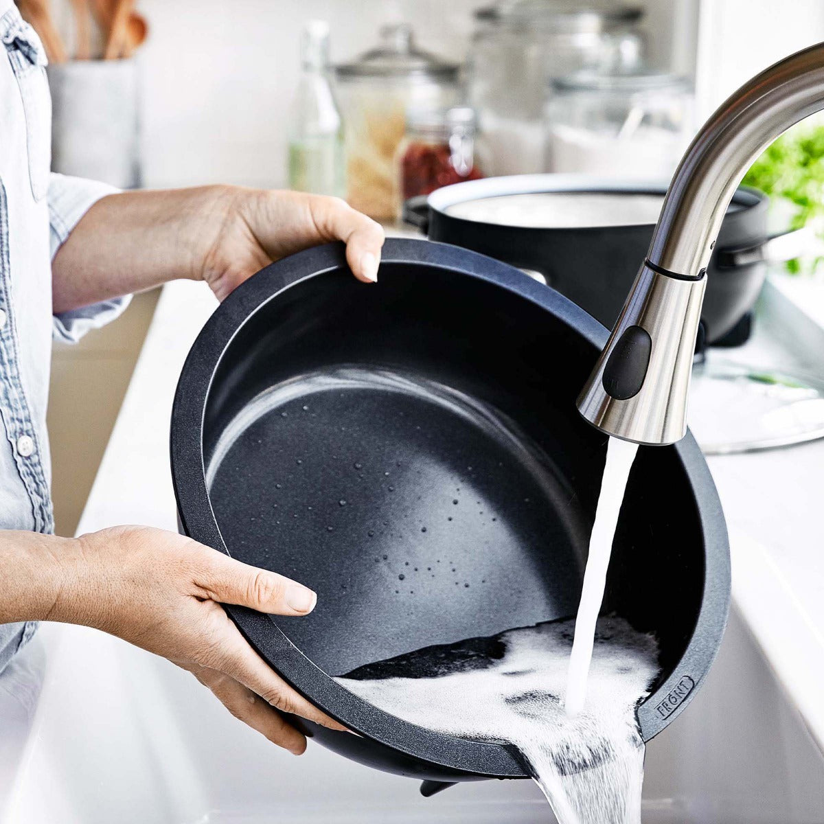 Dishwasher safe removable pot