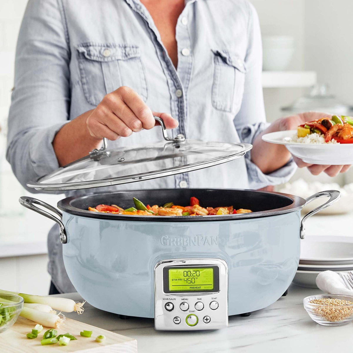 Essential smart skillet with a glass lid