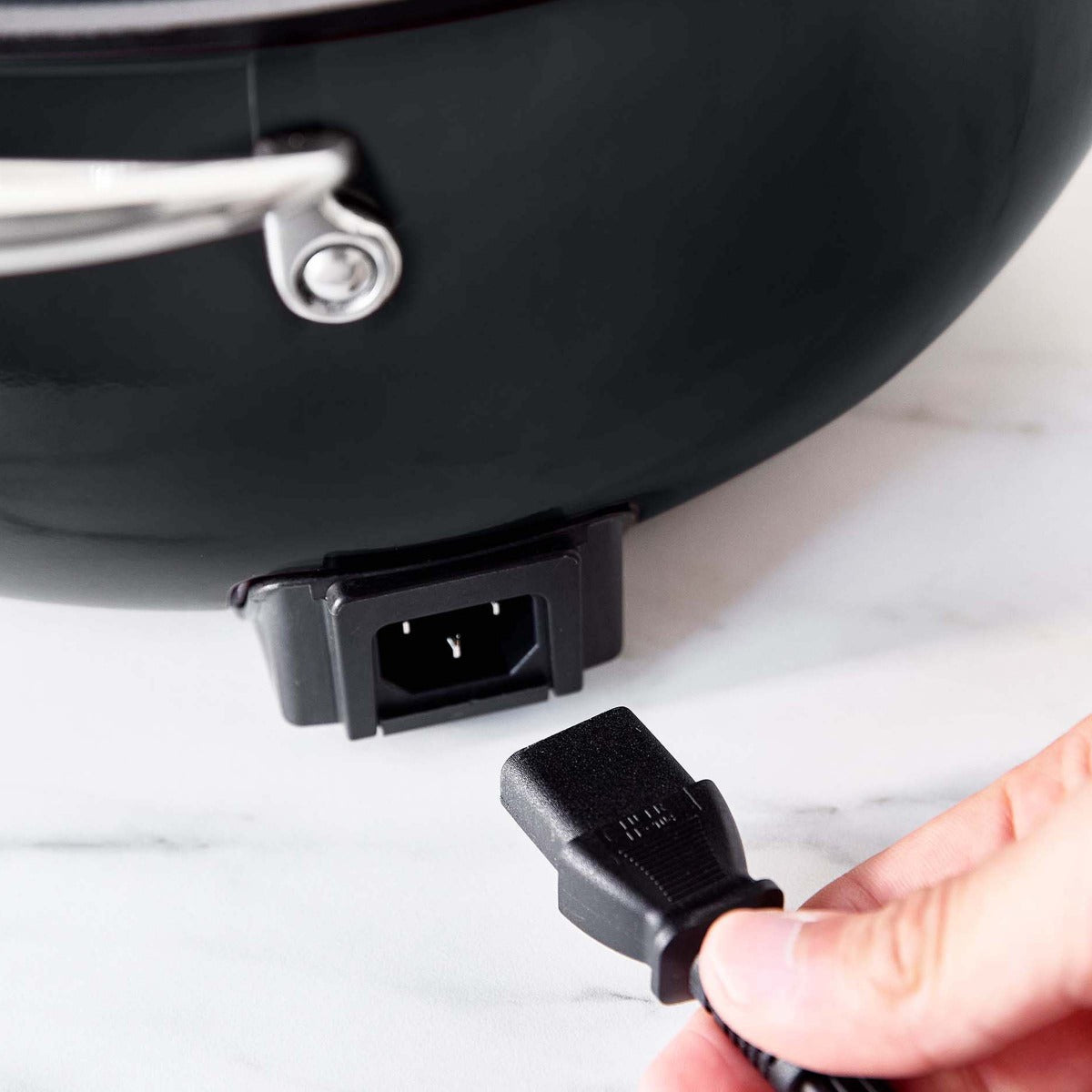 Essential smart skillet with a detachable power cord