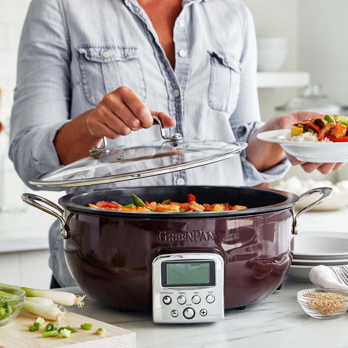 Essential smart skillet with a glass lid