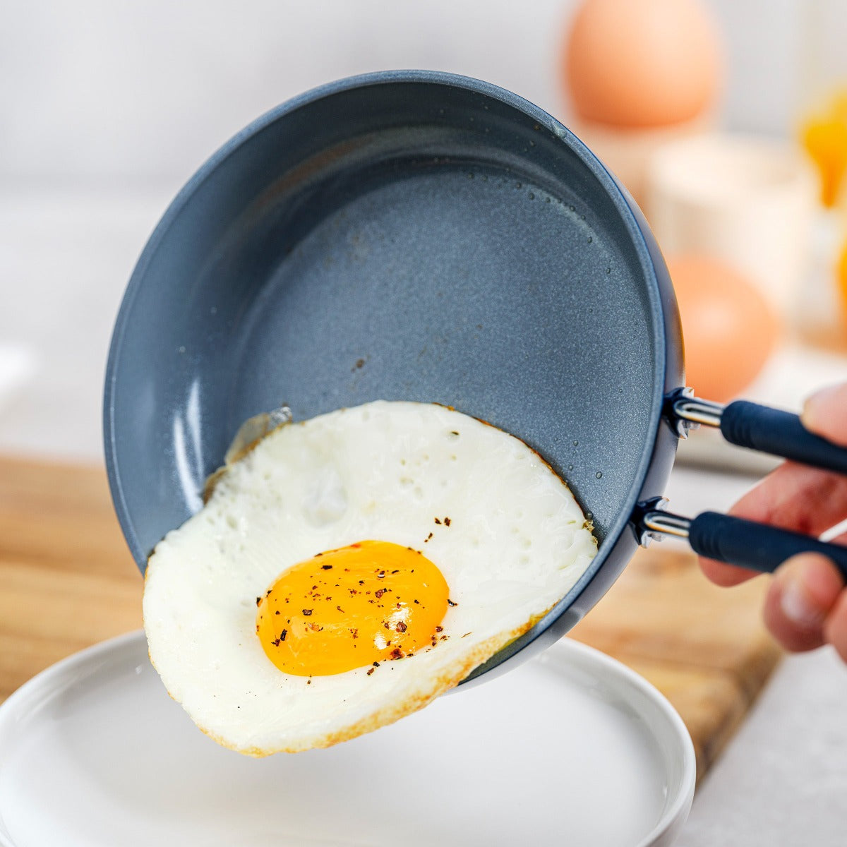 EZ Eggs Mini Non Stick Egg Frying Pan Review 
