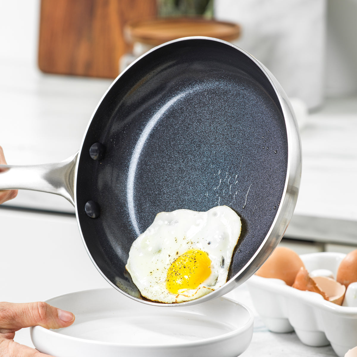 Granite vs Ceramic Frying Pans: Which is the Best for Your Kitchen